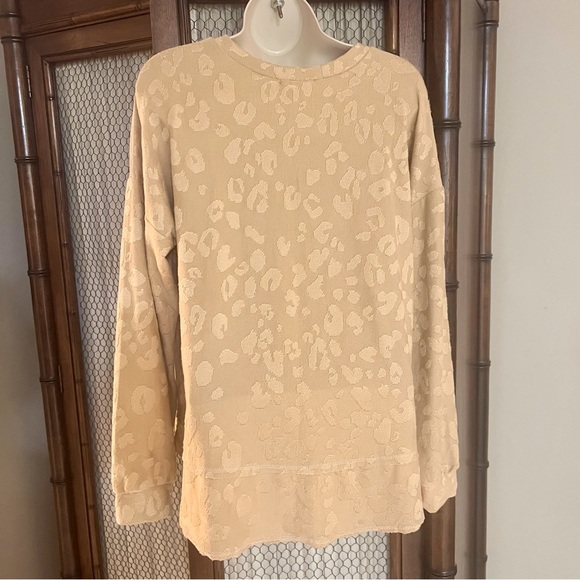 Entro Animal Print Top - Picture 5 of 7